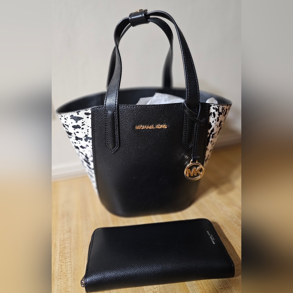Michael Kors Black and White Tote Bag With Matching Wallet.